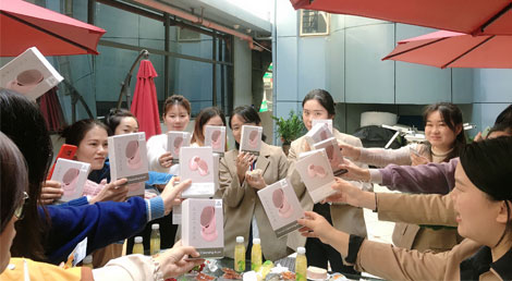 女神節(jié)快樂|有鮮花，有陽(yáng)光，有愛的赫名視顯事業(yè)2022